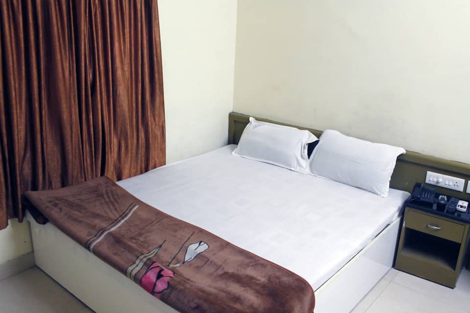 SemiDeluxe Room